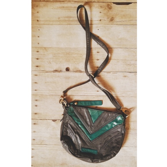 Vintage BCBG crossbody - Picture 3 of 3